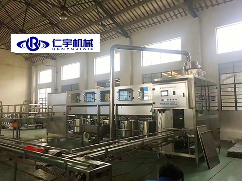 全自动纯净水灌装机 全自动纯净水灌装机